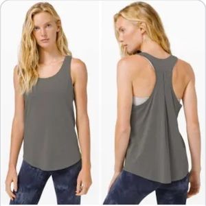 Lululemon love tank pleated in Sage Gray
Size 4